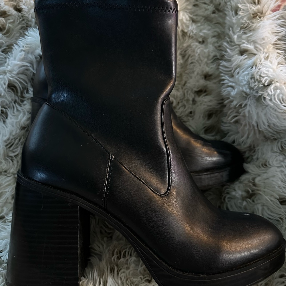 Mix No. 6 Black Chunk heel platform boots